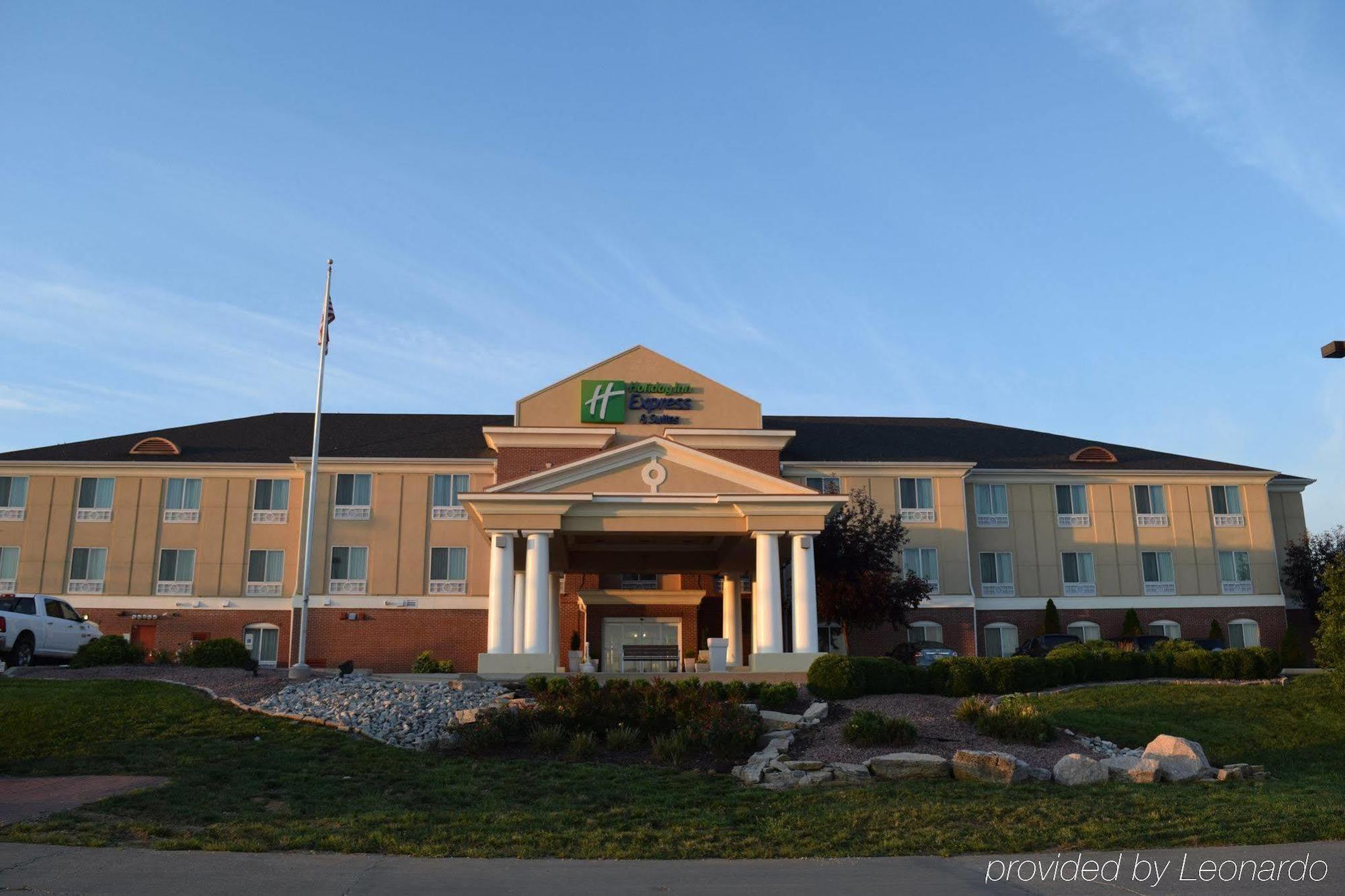 Holiday Inn Express & Suites Sparta Exterior foto